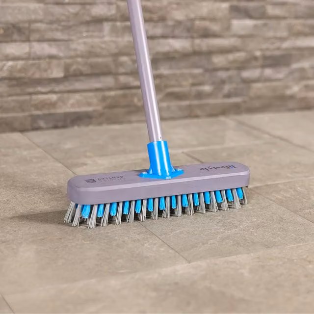 Lifestyle Castle Fill Deck Scrub Brush in Grey
