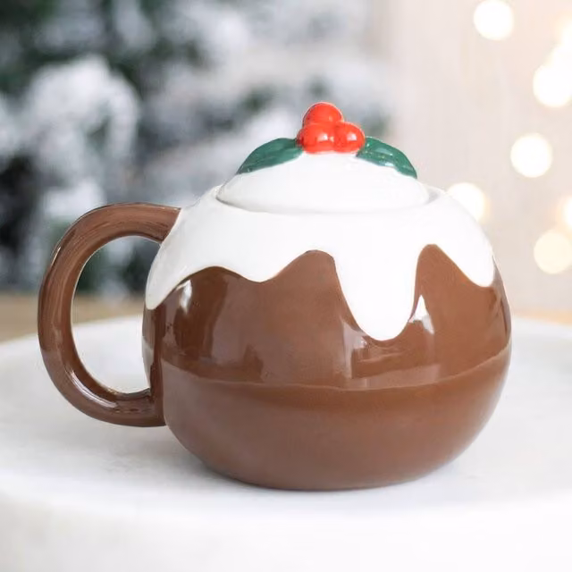 Uniqueful Ceramic Christmas Pudding Shaped Mug with Lid in Red and Multicolour, 550ml – 1