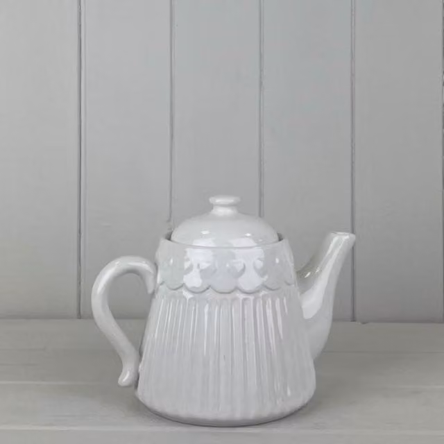 KDMD White Ribbed Ceramic Teapot with Heart Pattern