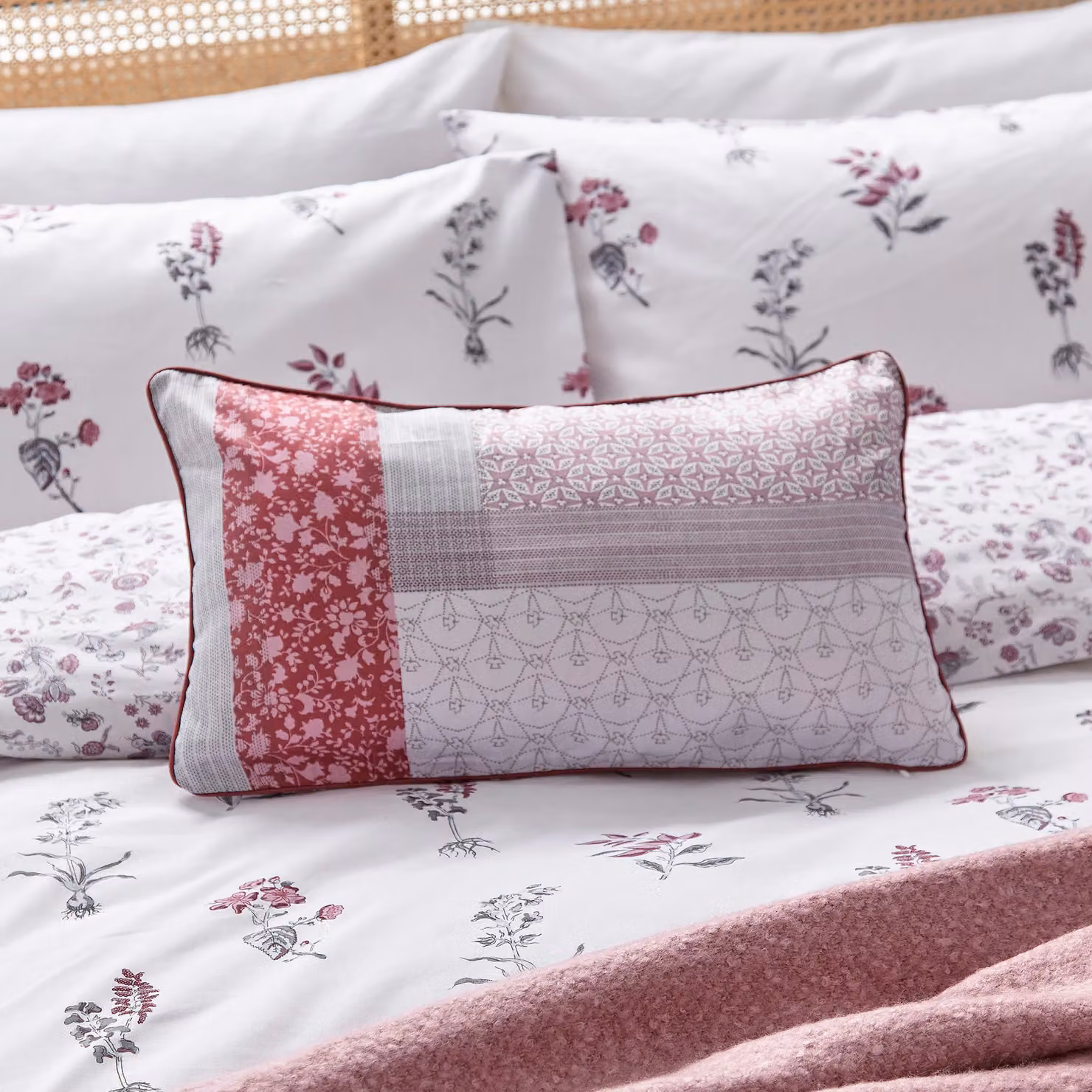 Helena Springfield Eloise/Ashley Floral Rectangular Cushion in Pink, W: 50 cm, H: 30 cm – 2