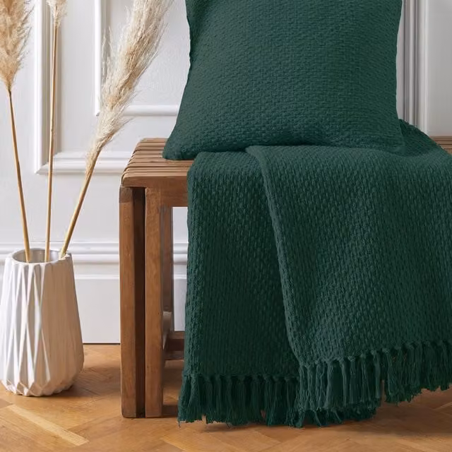Drift Home Hayden Woven Cotton Throw with Fringes in Green, W/D/H: 180 x 130 cm