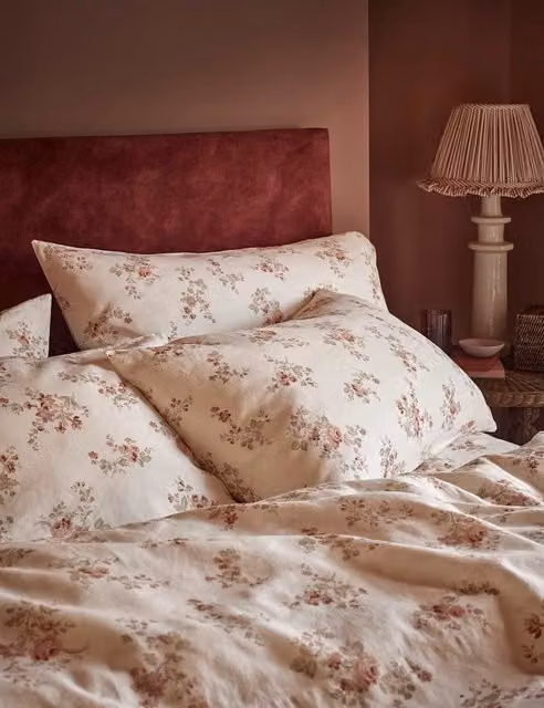 Piglet In Bed 2 Pack Linen Rich Floral Pillowcase Set in Pink and White
