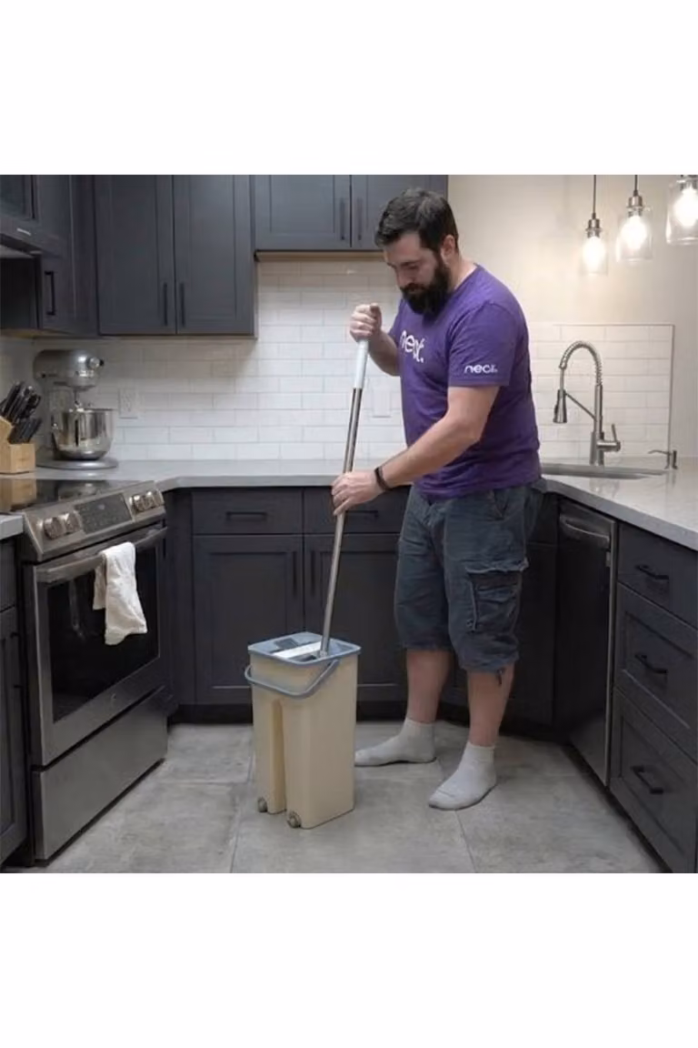 KDMD 5L Flat Mop and Bucket Set with Wringer and 2 Mop Pads in Blue