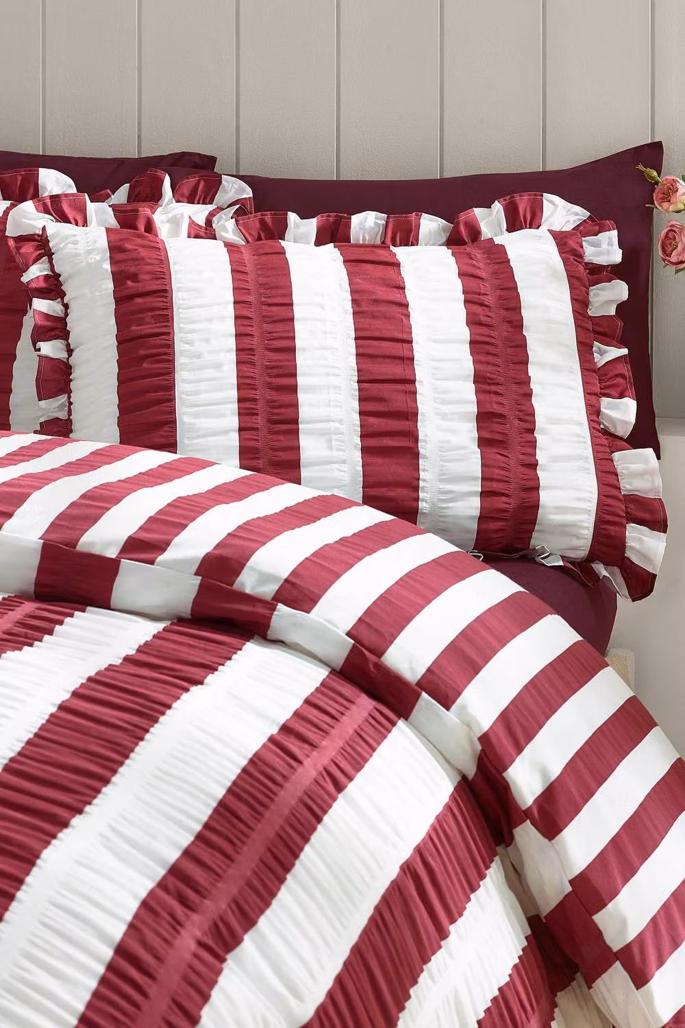 Catherine Lansfield Seersucker Frill Stripe Duvet Cover Set in Purple, W: 140 cm, H: 200 cm – 2