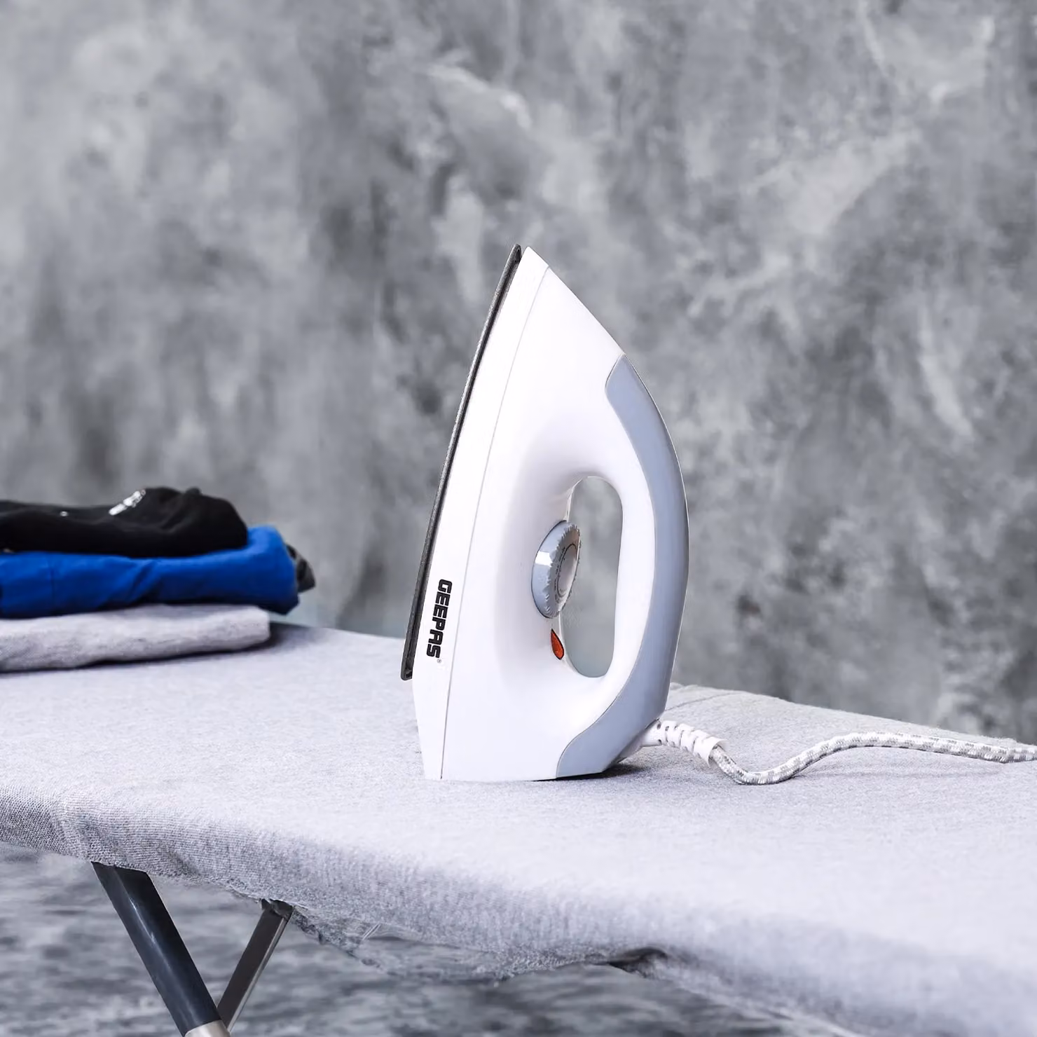 Geepas 1200W Dry Iron with Non-Stick Coating and Adjustable Thermostat in White – 2