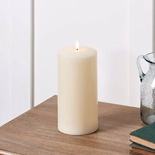 Lights4fun TruGlow Medium Pillar LED Chapel Candle in Ivory Wax with Timer and Flicker Effect, Height: 20 cm – 2