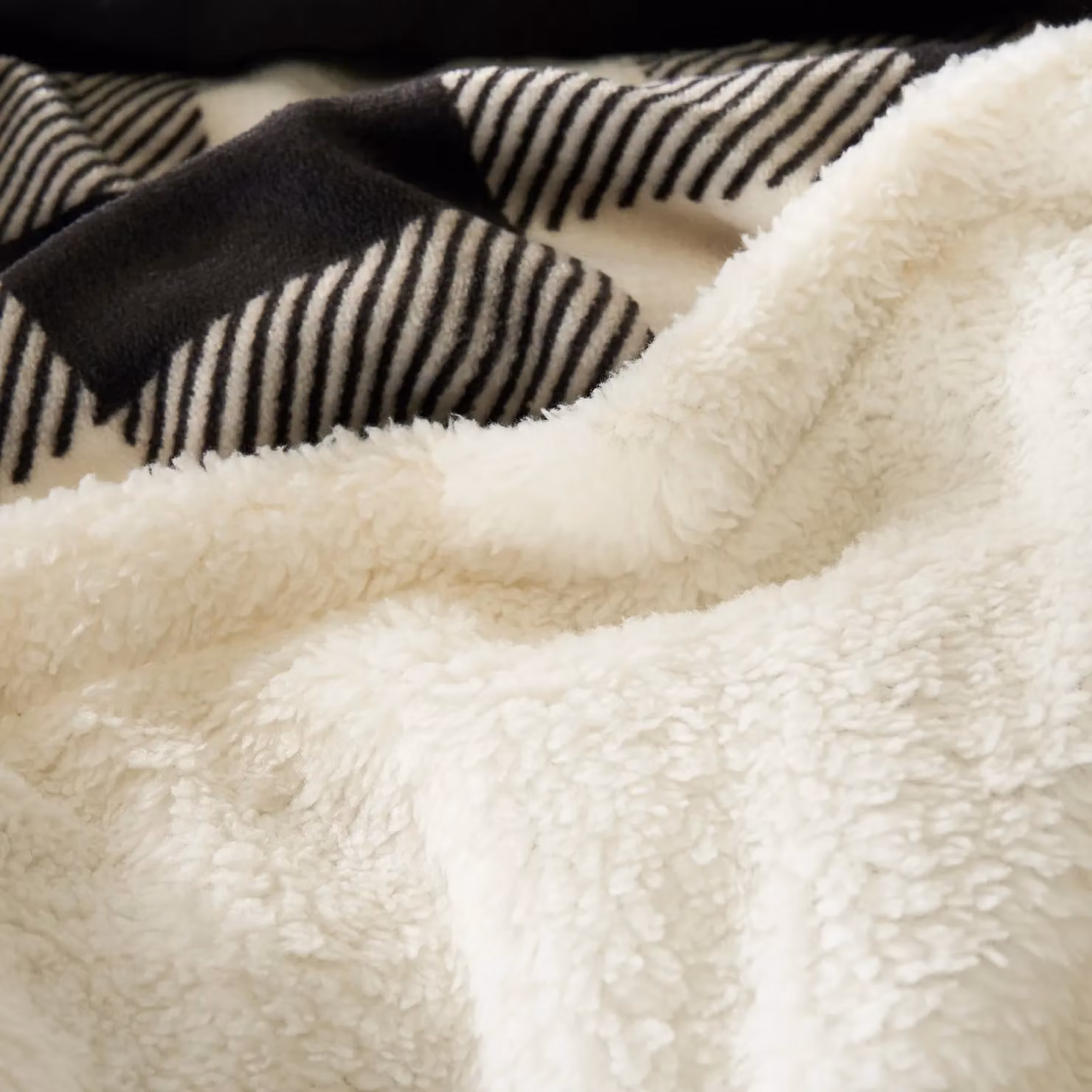 OHS Reversible Gingham Flannel Fleece Throw Blanket in White, W/D/H: 130 x 160 cm – 4