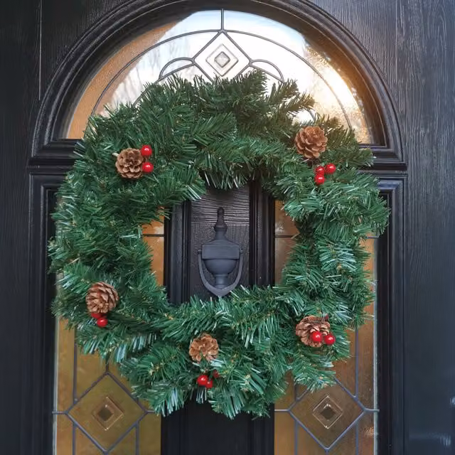 The Tree Company Green Christmas Wreath with Festive Berries and Cones, Diameter: 50 cm