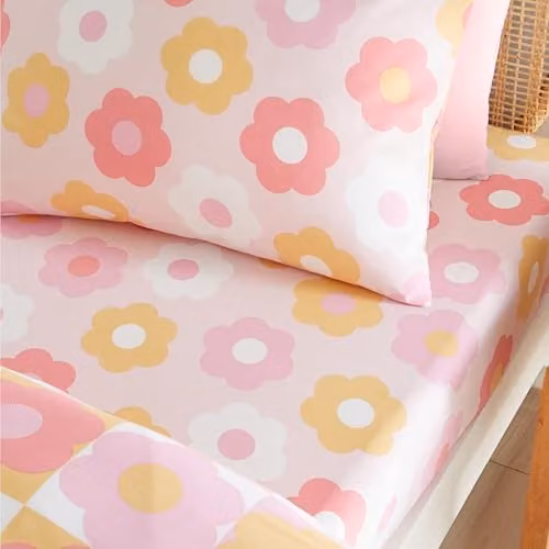 Catherine Lansfield Retro Daisy Pink Single Fitted Sheet W/D/H: 90 x 190 cm