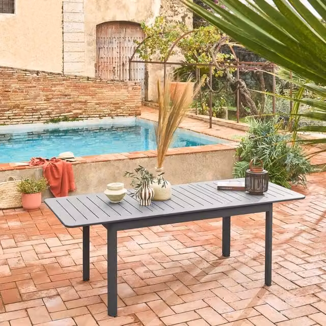 Sweek 6-Seater Extendable Aluminium Garden Table in Matt Dark Grey