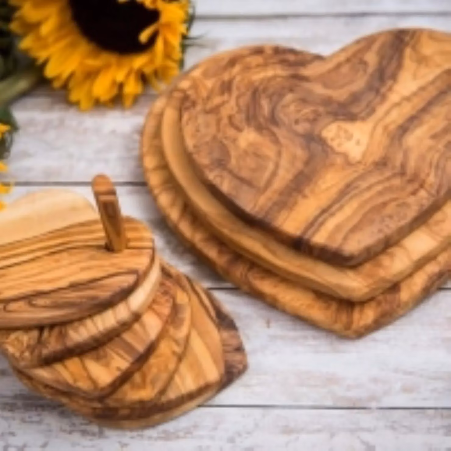 Verano Spanish Ceramics Heart Shaped Olive Wood Coaster Set with Holder, Brown and Beige, Set of 5, Diameter: 10 cm – 3