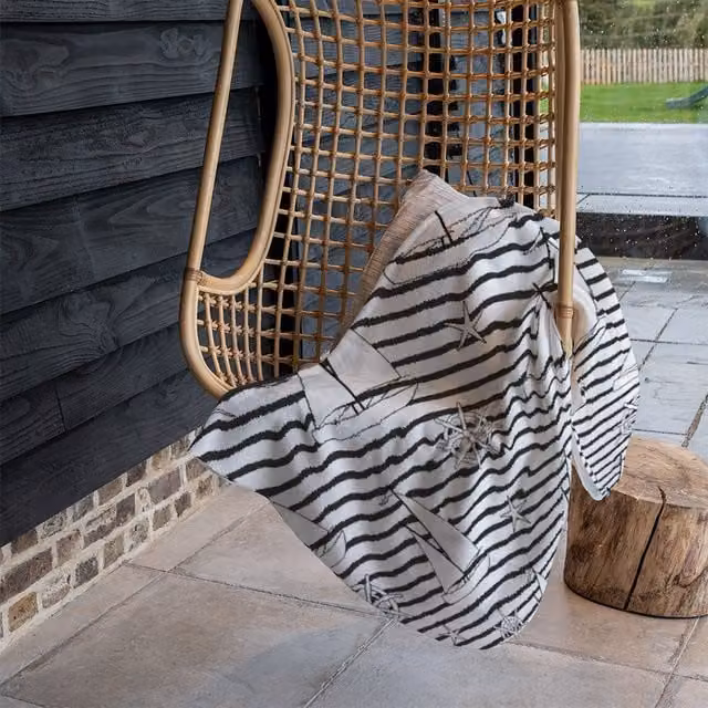 Benjamin Tate Design Maritime Sailboats Fleece Blanket in Black, Beige and White, W/D/H: 120 x 150 cm