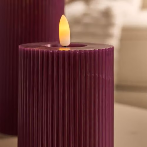 OHS Set of 3 Ribbed Flickering LED Battery Operated Flameless Pillar Candles in Red or Purple, H: 10.0 cm, W: 7.5 cm, D: 7.5 cm – 2