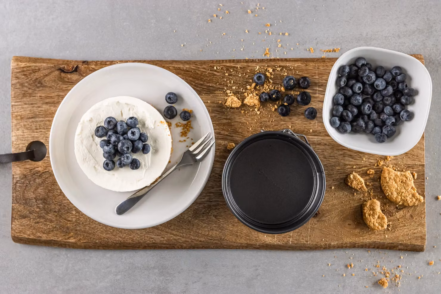 MasterClass Non-Stick Round Springform Cake Tin with Loose Base, Grey, Diameter: 11 cm – 5