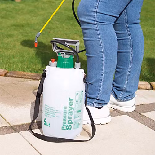 St Helens Home & Garden Manual Pump Action Pressure Sprayer with Adjustable Nozzle, 5 Litre Capacity, White – 2