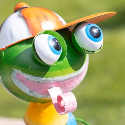 GardenKraft Metal Solar Powered Frog Garden Statue with Multicolour LED Lights – 5