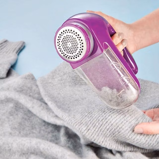 Clarsen Rechargeable USB Lint Remover in Purple with Replaceable Blades and Lint Container
