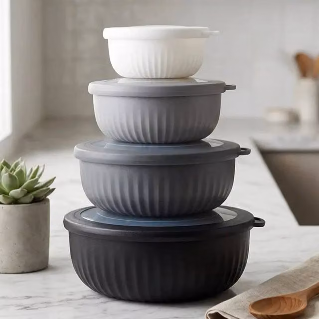PAWNORA 4 Pack Leakproof Plastic Food Storage Bowls with Clip Lids, Black