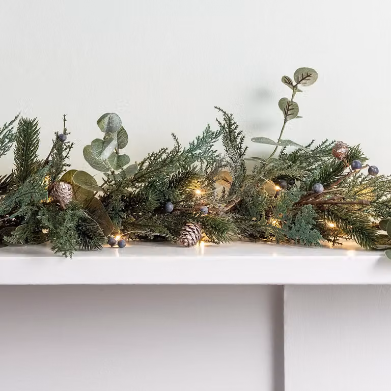 Lights4fun Pre Lit Berry and Pinecone Artificial Christmas Garland Decoration with White Micro LED Fairy Lights, Green and White