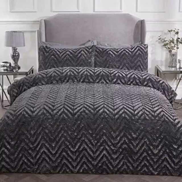 Smart Living Luxury Chevron Airblown Faux Fur Duvet Cover and Pillowcases in Charcoal Grey, W: 90 cm, H: 200 cm