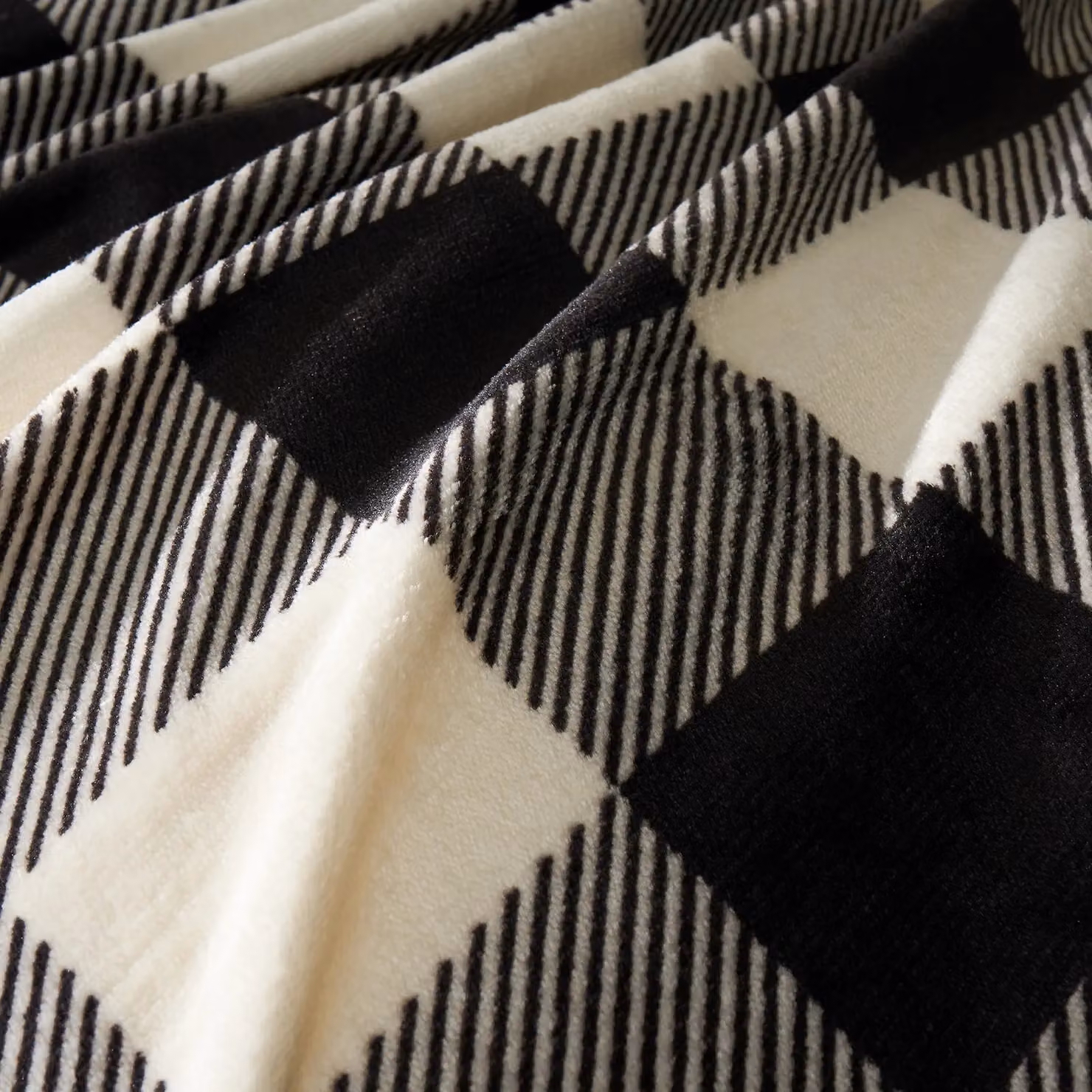 OHS Reversible Gingham Flannel Fleece Throw Blanket in White, W/D/H: 130 x 160 cm – 3
