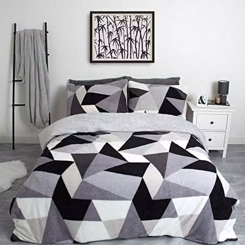 Dreamscene Shapes Teddy Fleece Duvet Cover and Pillowcase Set in Silver Grey, W/D/H: 230 x 220 x 180 cm