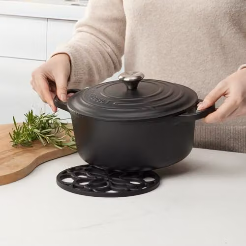Zeal Silicone Round Heritage Trivet Mat in Black, Diameter: 18 cm – 3