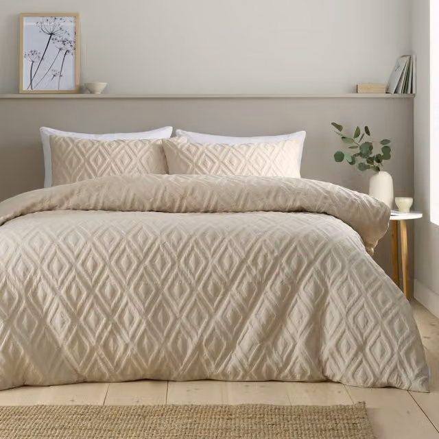 Catherine Lansfield Jacob Geo Soft Touch Duvet Cover and Pillowcase Set, Beige, W/D/H: 200 x 200 cm – 1