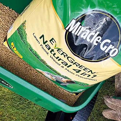 Miracle-Gro Natural 4 in 1 Lawn Feed, Weed and Moss Preventor Granulate for 175 m2 – 2