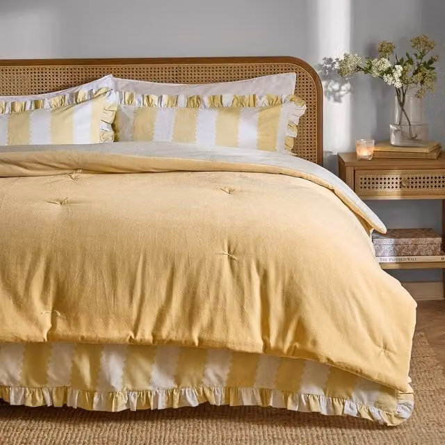 Wylder Edie Quilted Cotton Velvet Bedspread in Yellow