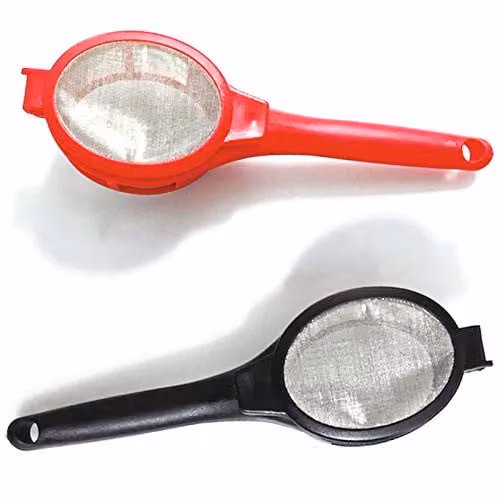 Burwells Pack of 2 Round Mesh Loose Leaf Tea and Coffee Infusers in Black and Red – 2
