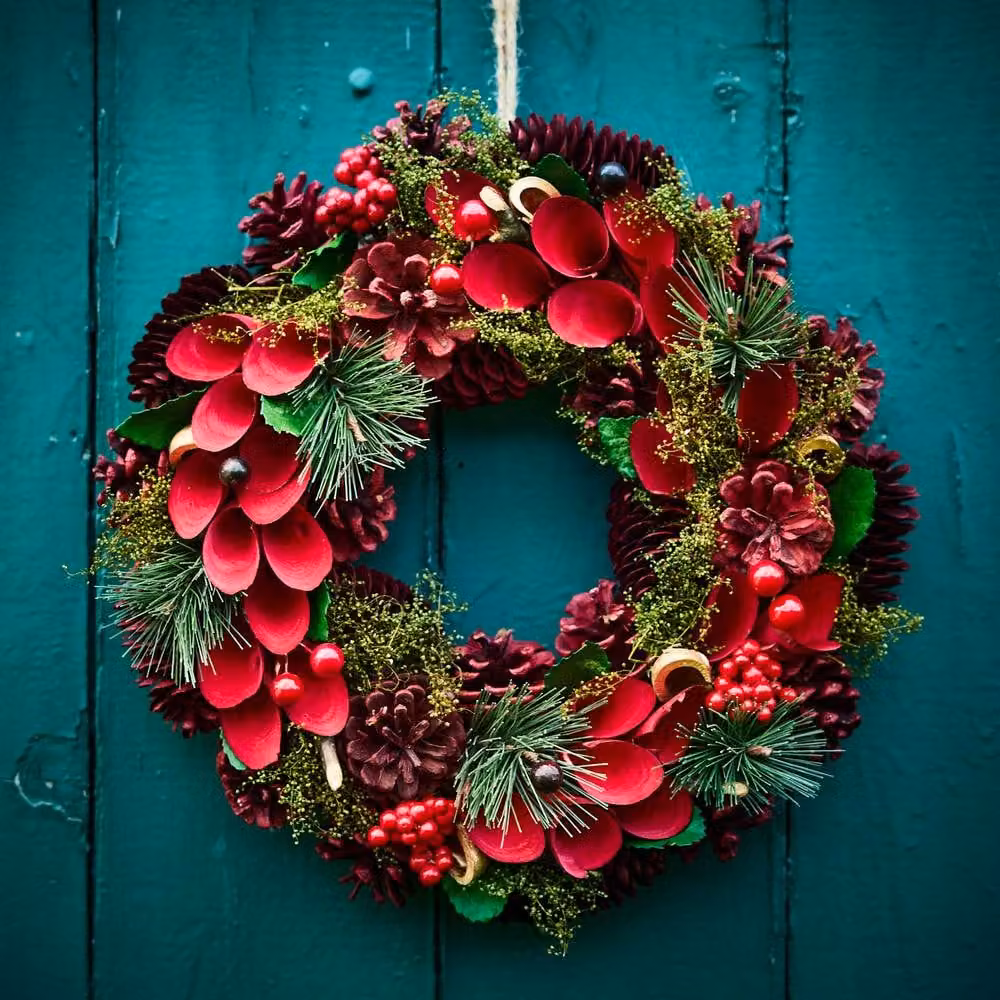 Dibor Red Cluster Berries Christmas Wreath with Star Wreath Hanger, Diameter: 30 cm