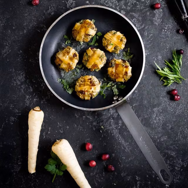 MasterClass Heavy Duty Non-Stick Aluminium Frying Pan, 24cm, Grey or Black – 1