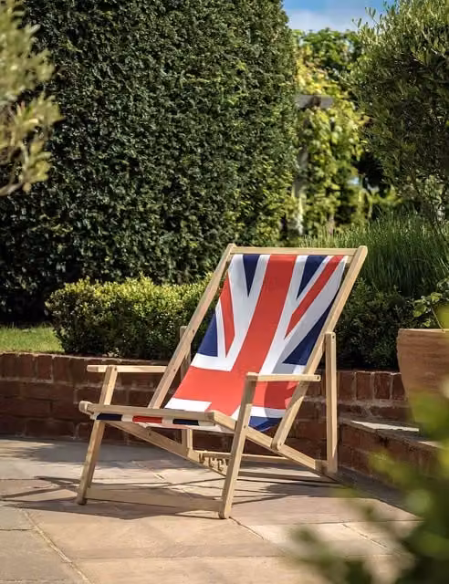Gallery Direct Union Jack Deck Chair in Multicolour with Acacia Wood Frame and UV-Resistant Polyester Fabric