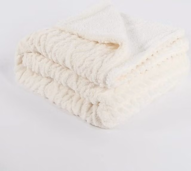 Kelvenix Cable Knit Sherpa Fleece Blanket in Cream, W/D/H: 100 x 190 cm