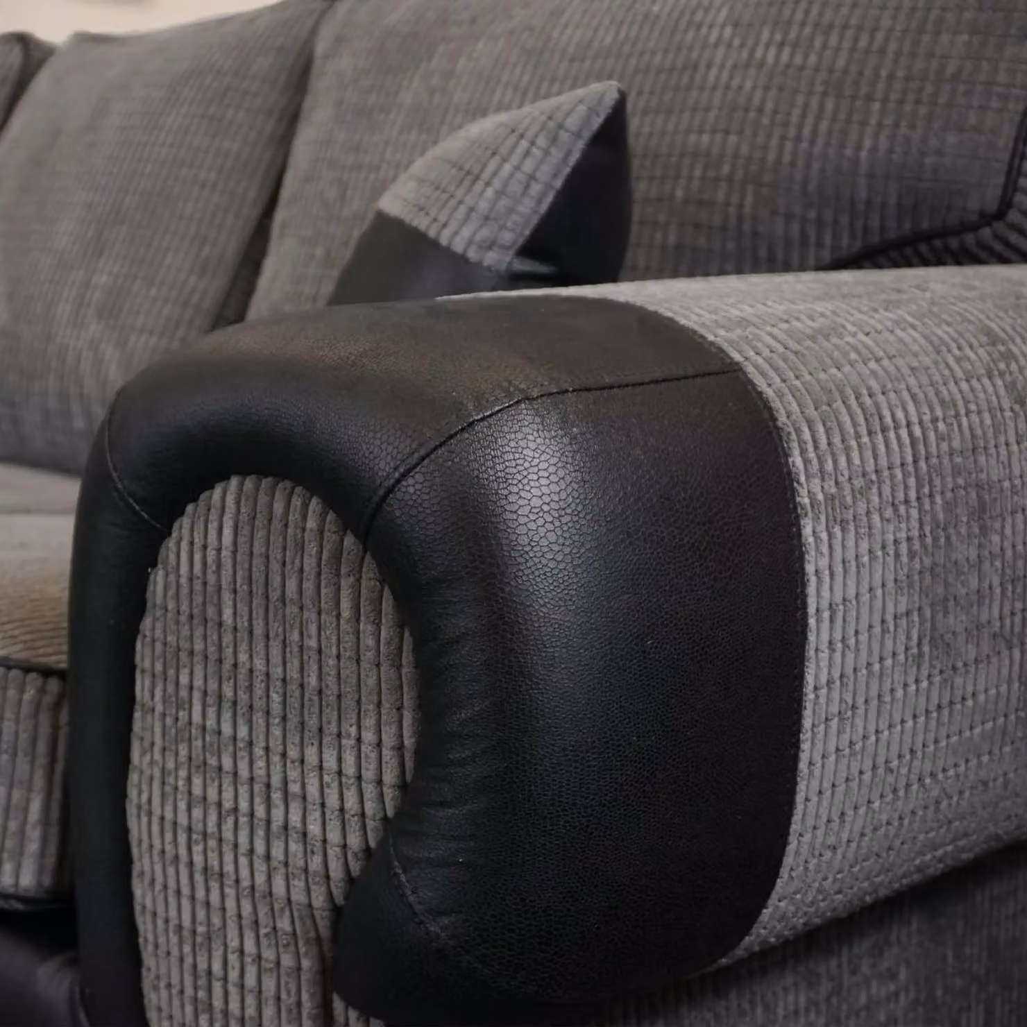 Furnishings For Less UK Portland 3 Seater Chesterfield Sofa in Black Fabric and Synthetic Leather – 2