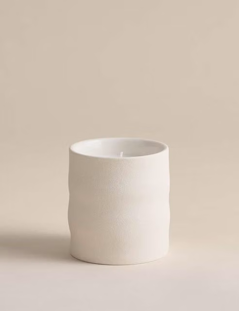 Teraire Air Ceramic Candle in White with Fresh and Fruity Scent
