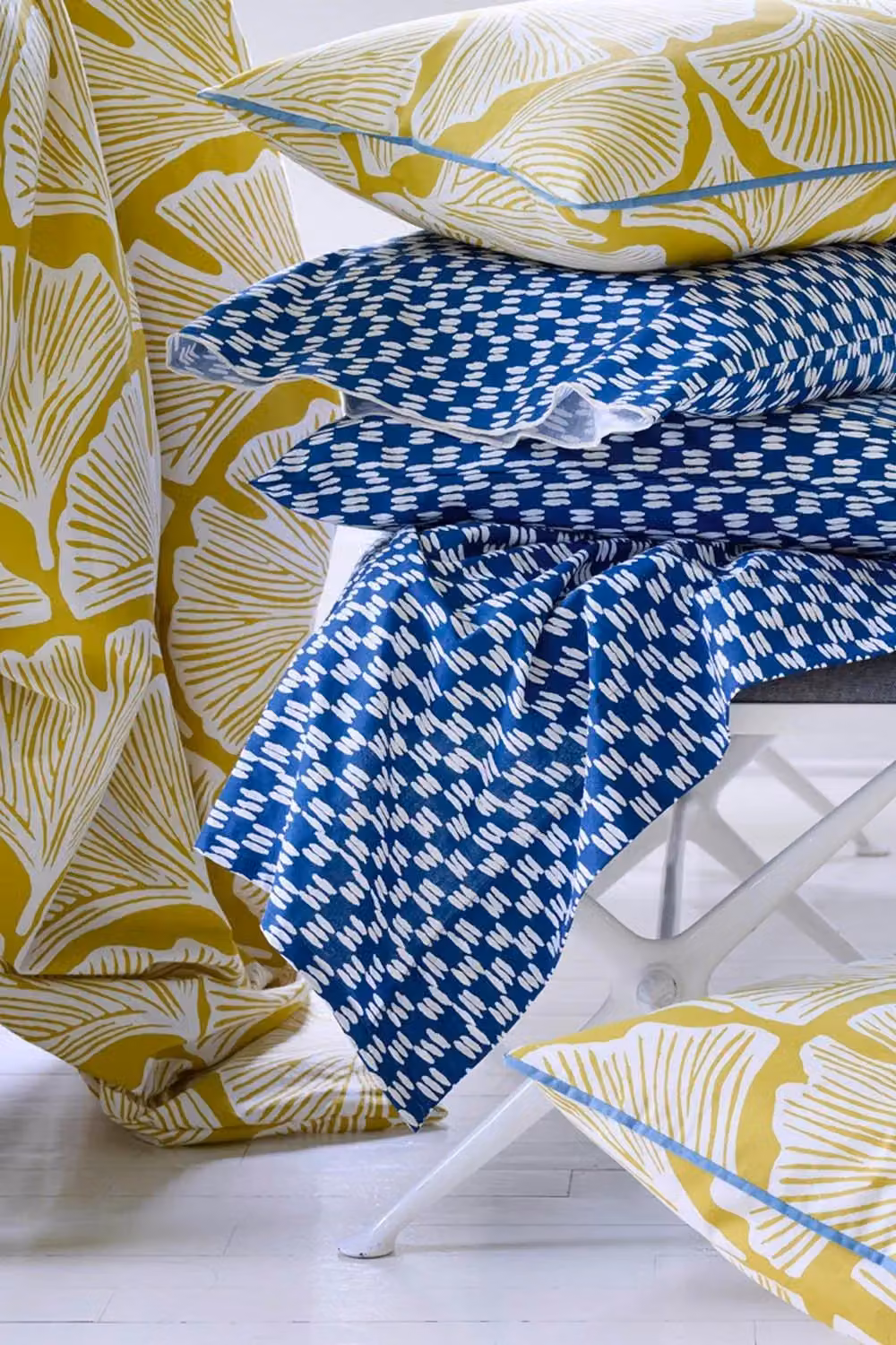 Martex Yellow Graphic Cotton Duvet Cover and Pillowcase Set – 2