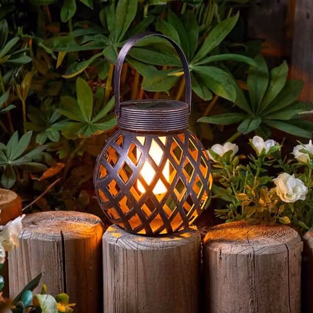 Marco Paul Silver Distressed Metal Flame Effect Solar Lantern in Black, H 20 cm – 1