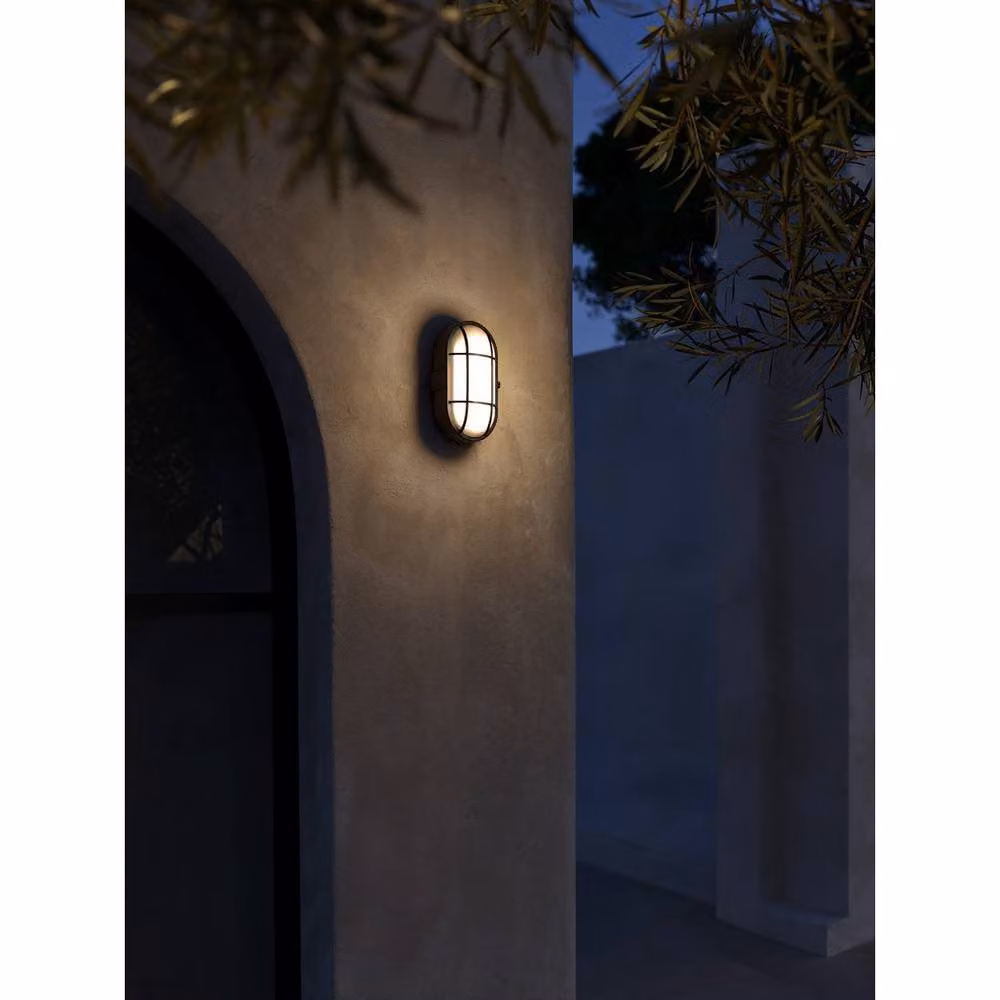 Netlighting Fond Oval Outdoor Bulkhead Wall Lamp in Black with E27 Socket, 15W, IP44 – 2