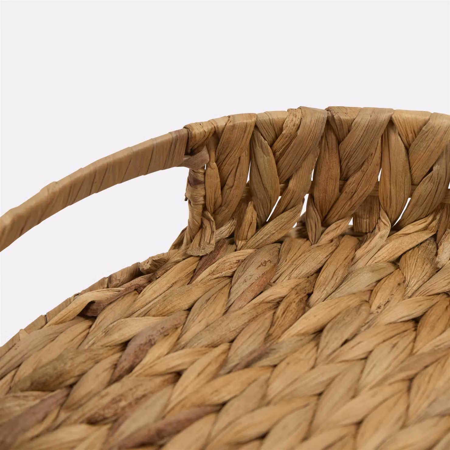 OHS Round Seagrass Wicker Serving Tray with Handles in Beige and Sand, Diameter: 32 cm, Height: 6 cm – 4