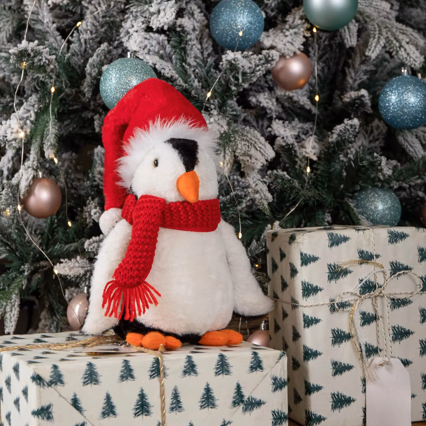 Samuel Alexander White Soft Cuddly Puppa Penguin Christmas Decoration with Santa Hat, Height: 30 cm – 2