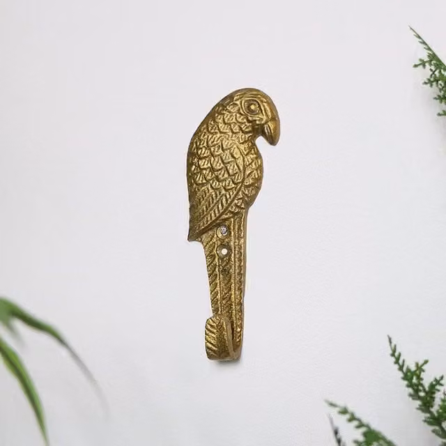 Melody Maison Metallic Gold Parrot Wall Hook, W: 16 cm, D: 6 cm