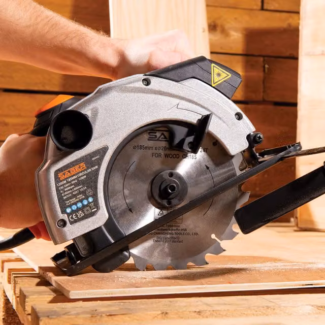 Saber Circular Saw in Silver