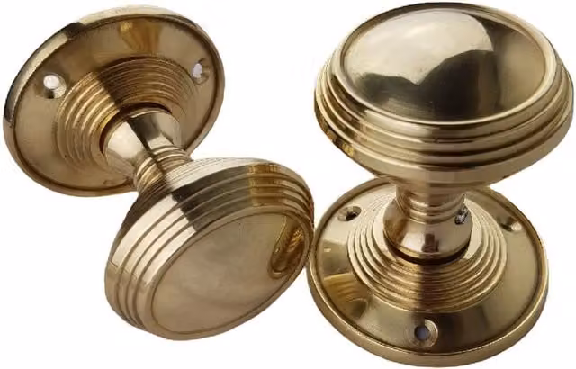 Golden Grace Brass Lined Door Knob Set in Gold and Yellow