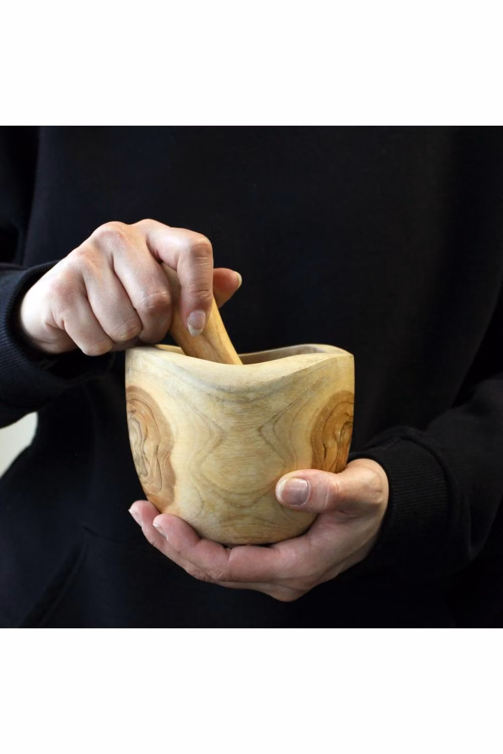 KDMD Ergo Teak Large Mortar and Pestle in Brown with Ergonomic Grip – 3