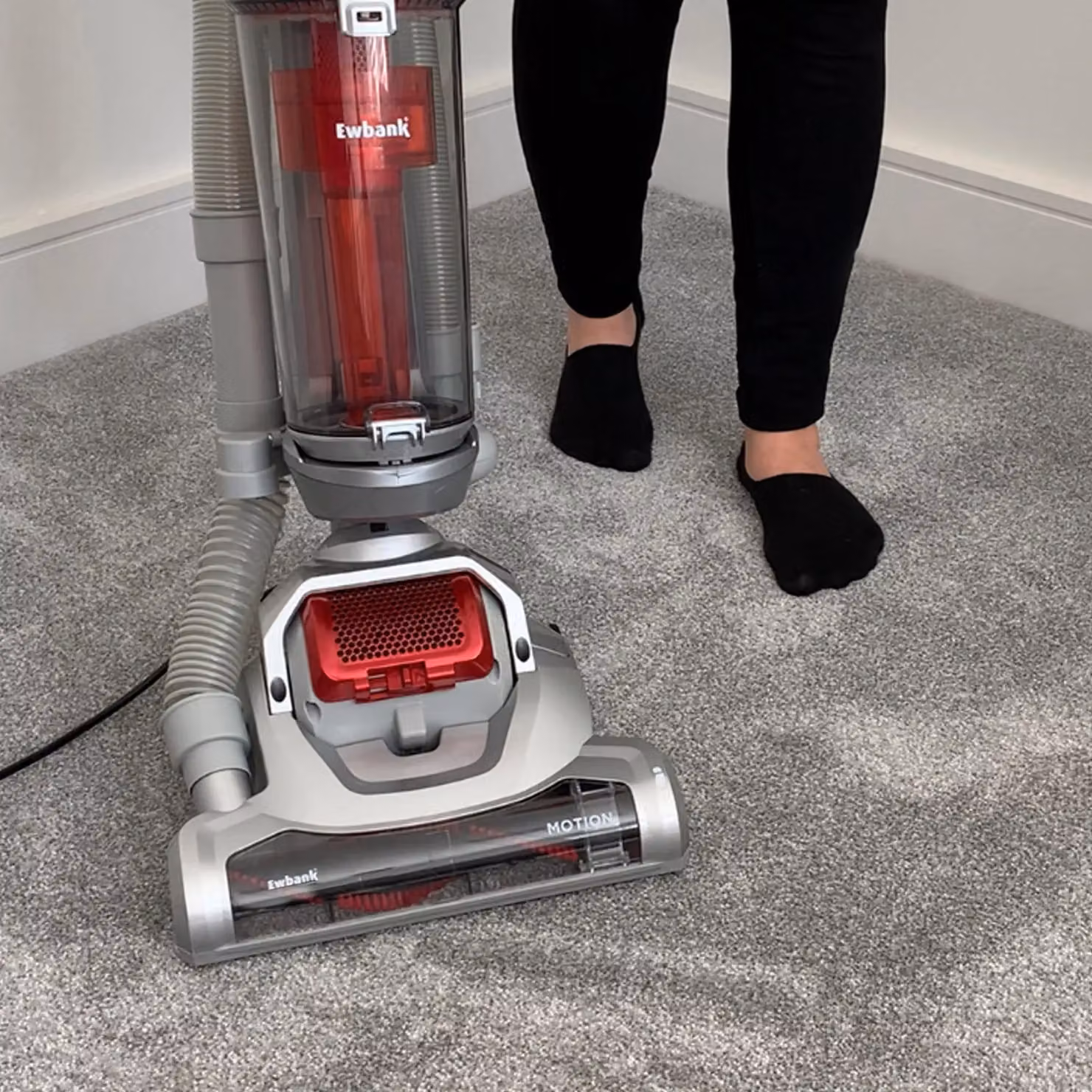 Ewbank 700W Bagless Pet Upright Vacuum Cleaner with Turbo Brush in Grey – 3