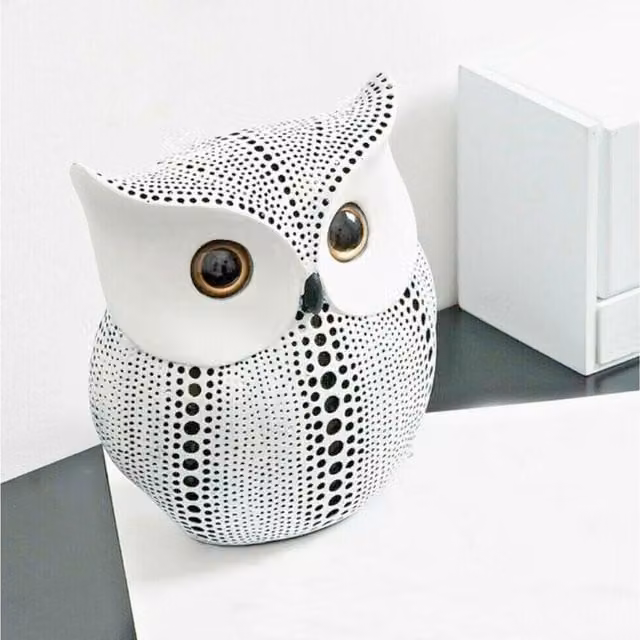 Livingandhome Classic Black and White Dotted Animal Resin Sculpture