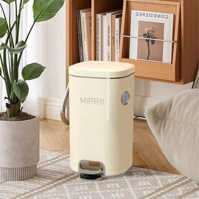 Livingandhome 20L Pedal Bin with Lid in Beige and Brown