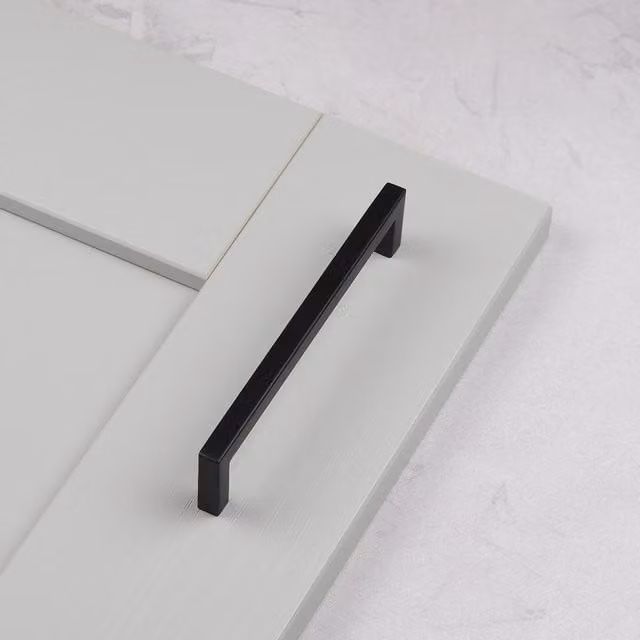 Handle & Home Squared Straight D-Bar Cabinet Handle in Matt Black Stainless Steel, 171mm